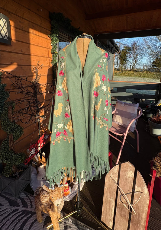 Cosy embroidered Wrap/Scarf