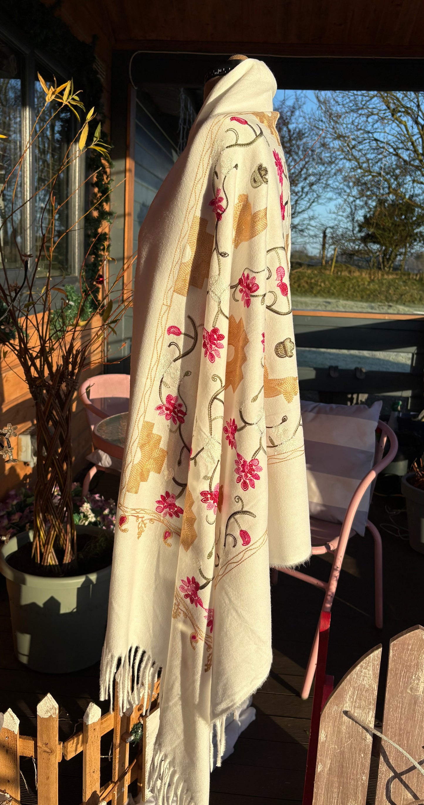 Cosy embroidered Wrap/Scarf