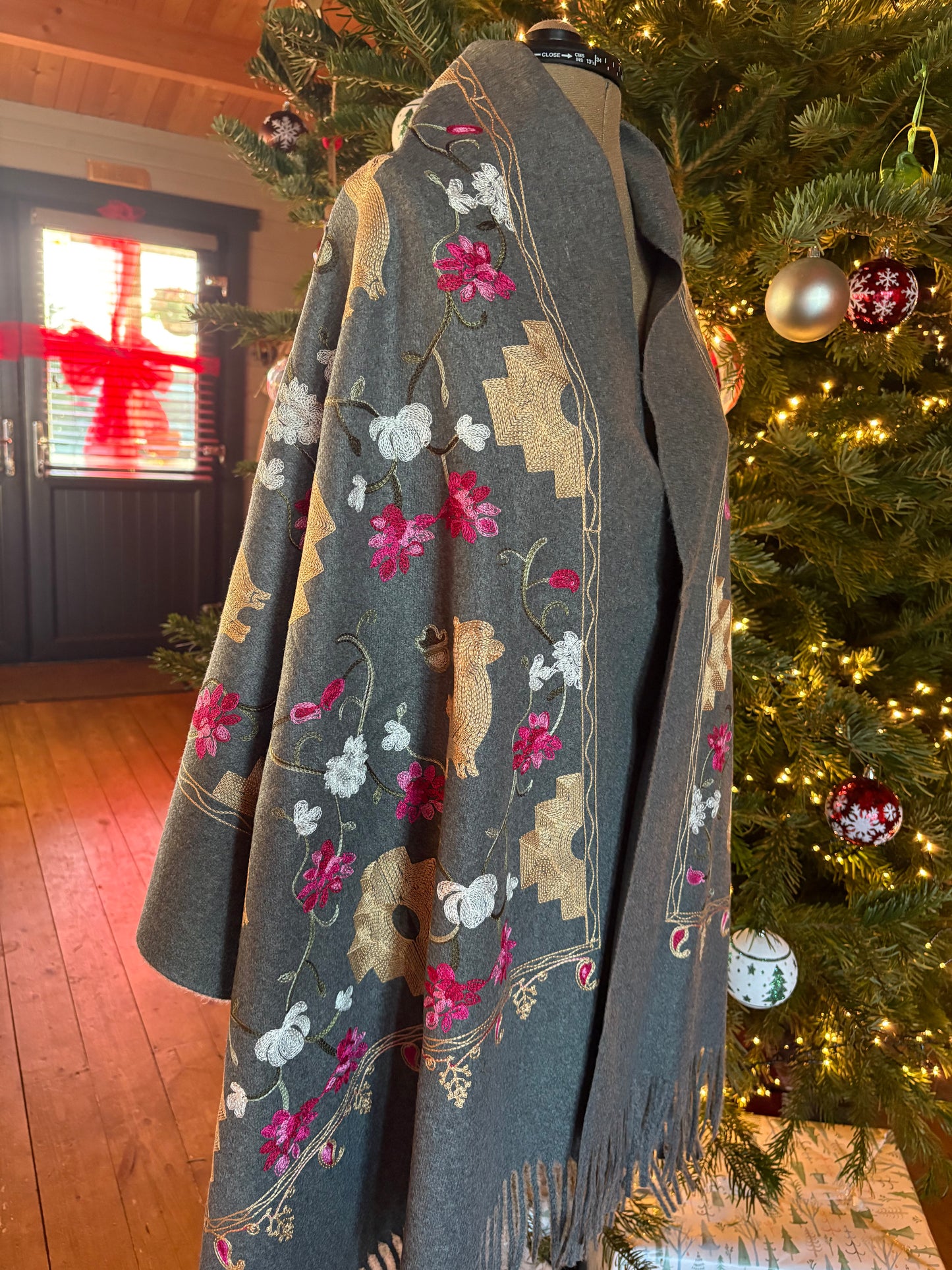 Cosy embroidered Wrap/Scarf