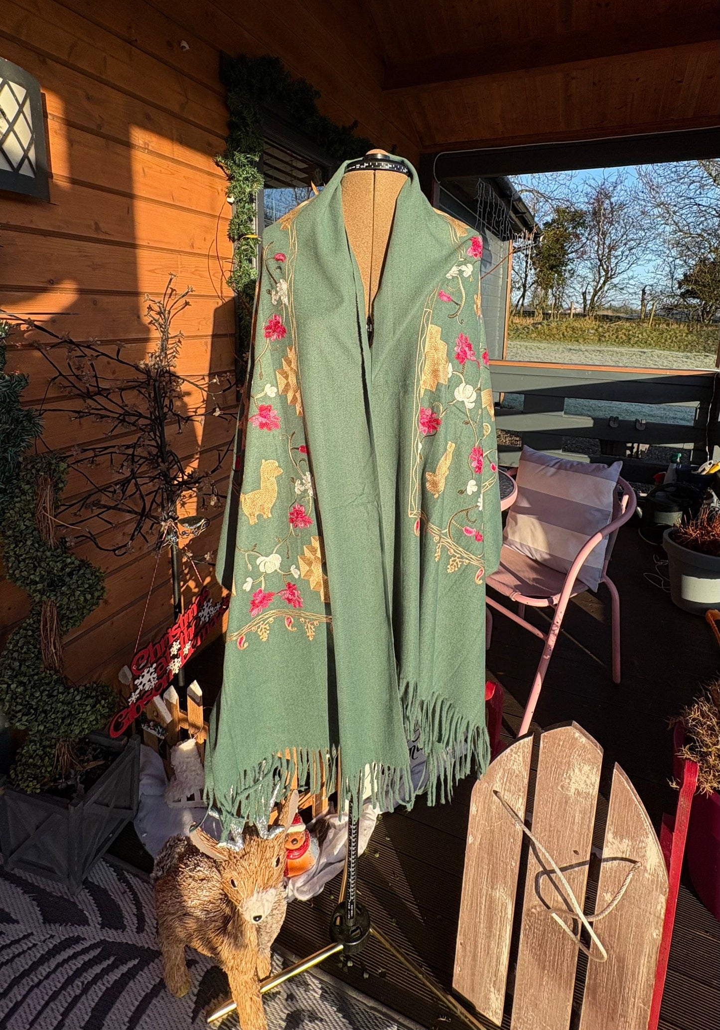 Cosy embroidered Wrap/Scarf