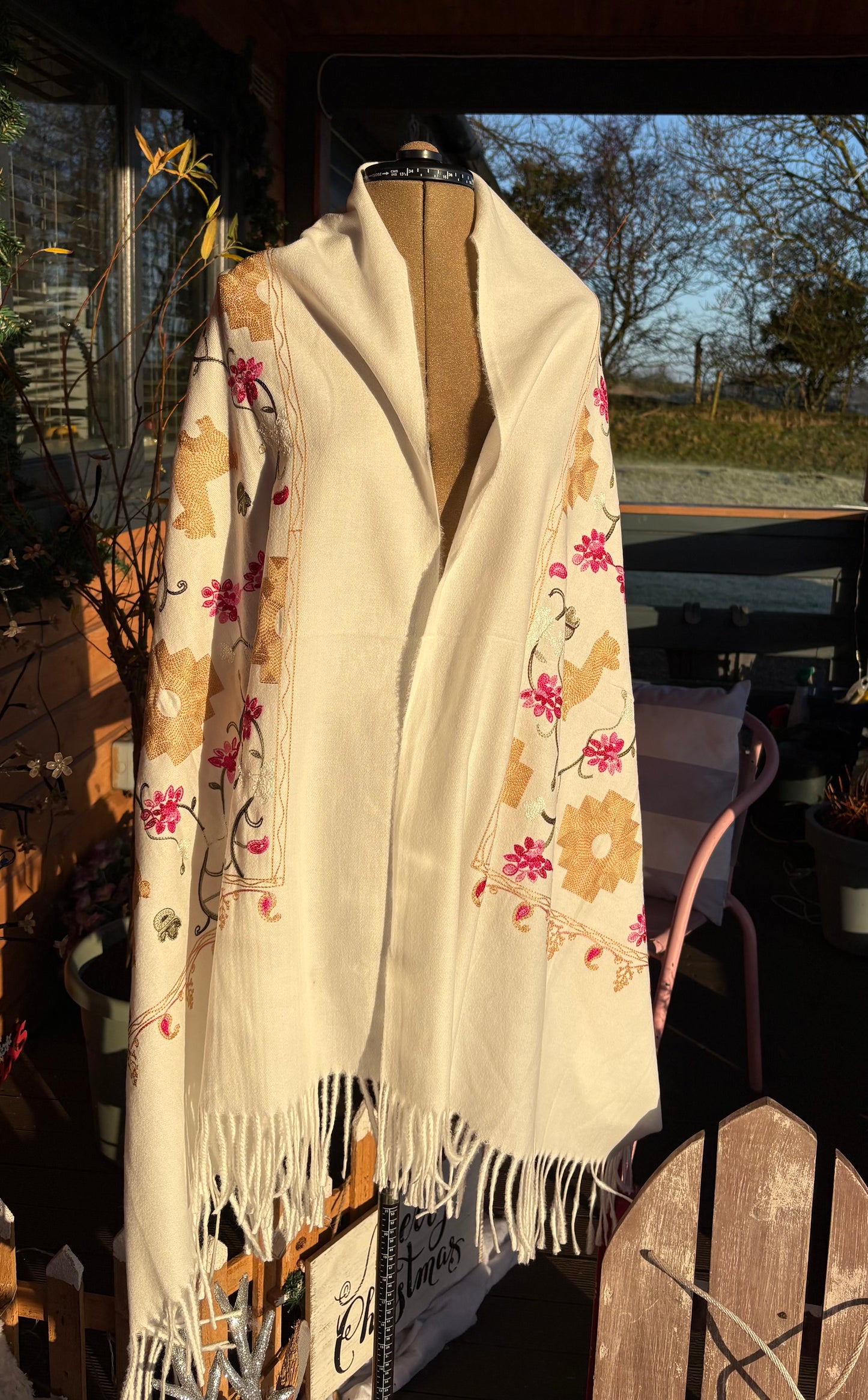 Cosy embroidered Wrap/Scarf